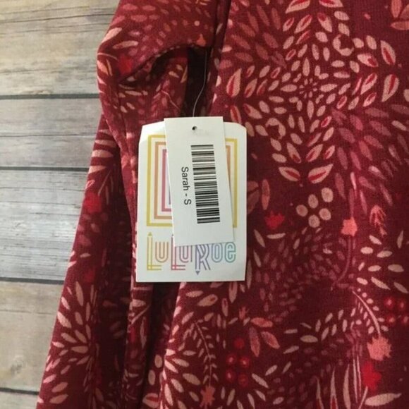 NWT LuLaRoe Sarah Cardigan S Burgundy Red Floral Wizard Academia Cozy Duster NEW - Picture 2 of 3